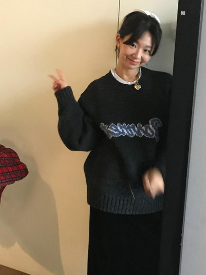 Embroidery Moisturizer - Women's Wool Knit Sweater round Neck
