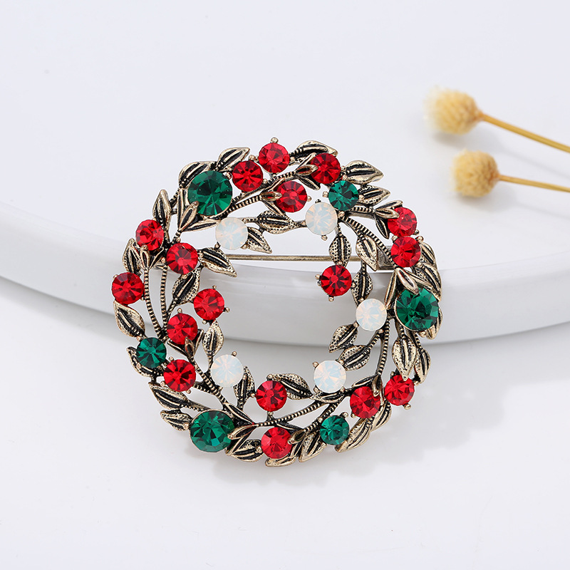 Embroidery Font - Christmas series jewelry brooch, retro full